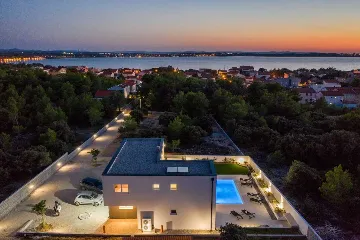 Modern Villa for 8 Guests in Vrsi, Croatia