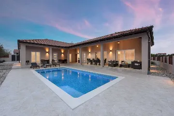 3-Bedroom Villa with Private Pool in Debeljak