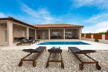 3-Bedroom Villa with Private Pool in Debeljak