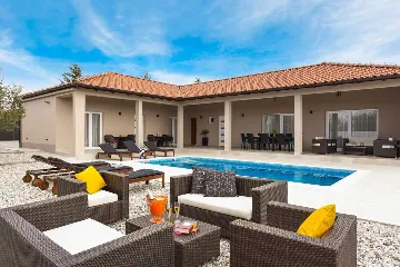 3-Bedroom Villa with Private Pool in Debeljak