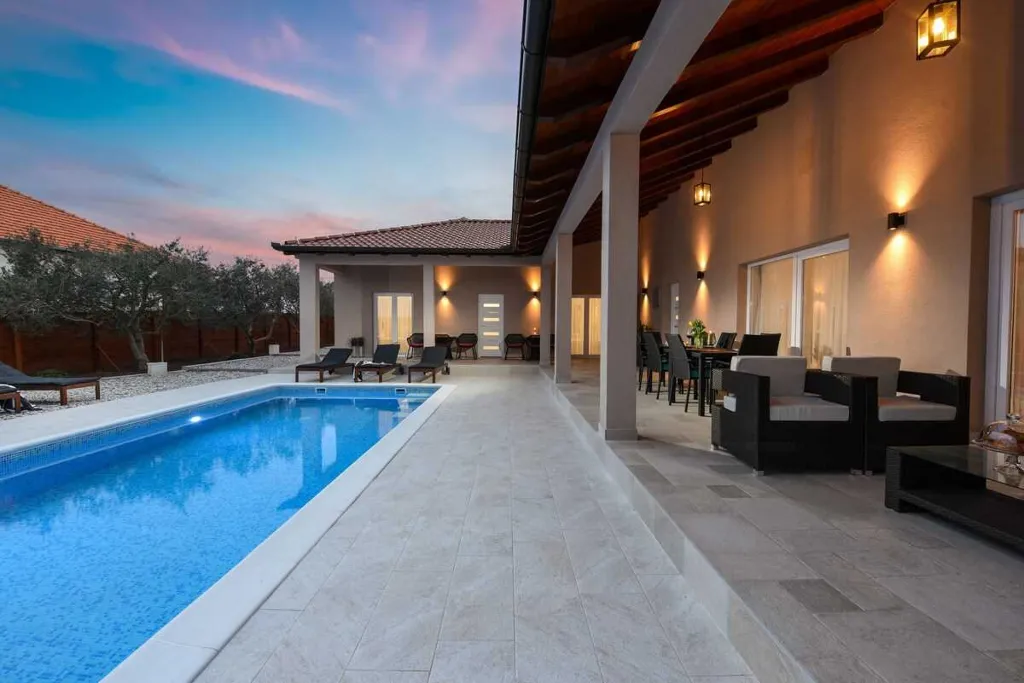 3-Bedroom Villa with Private Pool in Debeljak