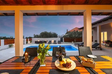 3-Bedroom Villa with Private Pool in Debeljak