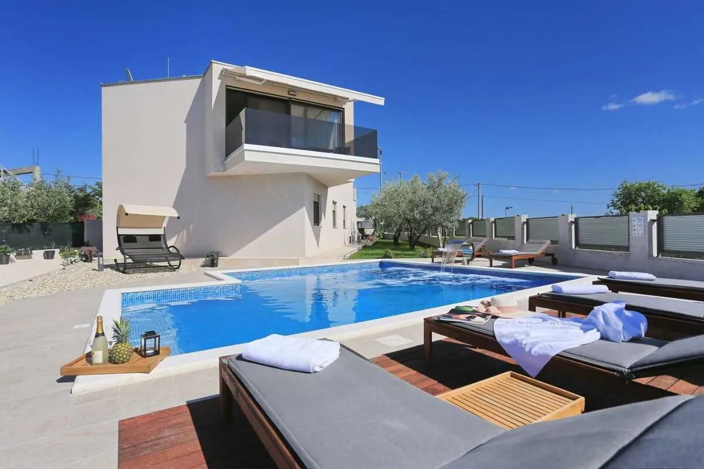 Debeljak 3-Bedroom Villa with Private Pool