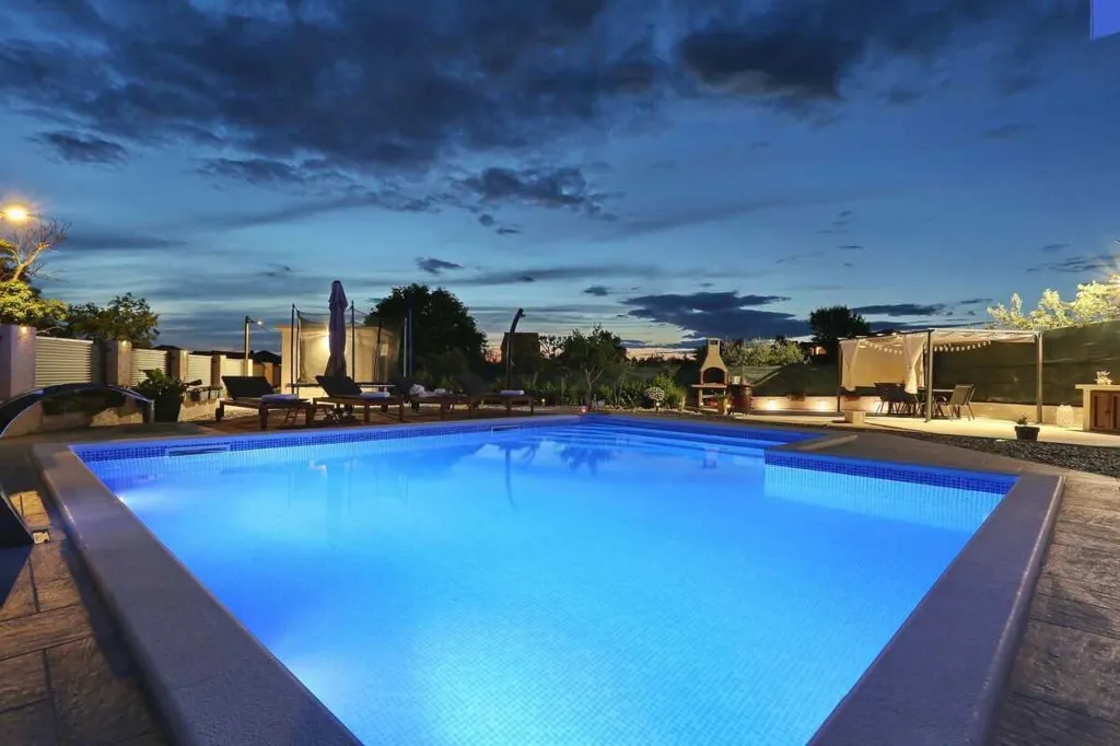 Debeljak 3-Bedroom Villa with Private Pool