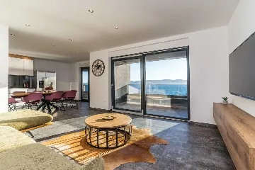 Beachfront Apartment for 6 Guests in Sveti Petar na Moru