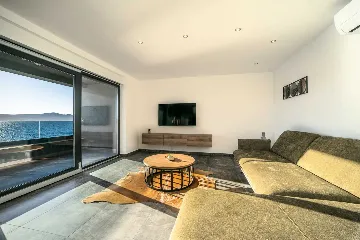 Beachfront Apartment for 6 Guests in Sveti Petar na Moru