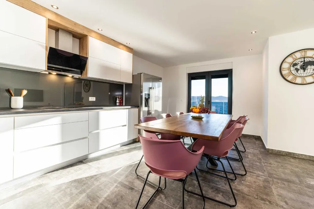Beachfront Apartment for 6 Guests in Sveti Petar na Moru