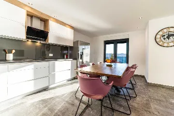 Beachfront Apartment for 6 Guests in Sveti Petar na Moru