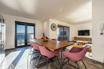 Beachfront Apartment for 6 Guests in Sveti Petar na Moru