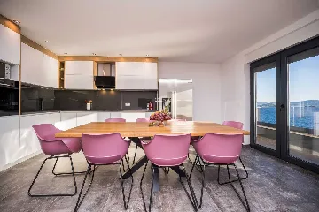 Beachfront Apartment for 6 Guests in Sveti Petar na Moru