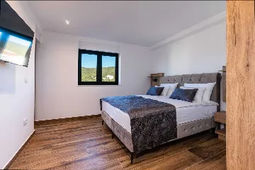 Beachfront Apartment for 6 Guests in Sveti Petar na Moru