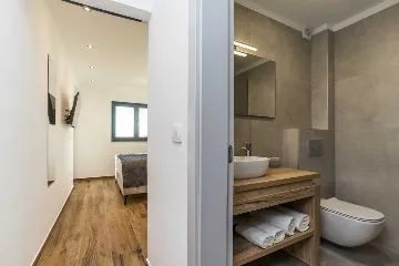 Beachfront Apartment for 6 Guests in Sveti Petar na Moru