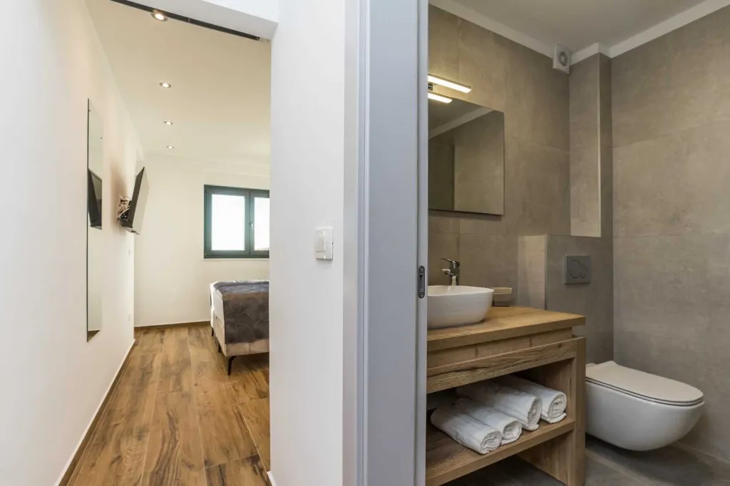 Beachfront Apartment for 6 Guests in Sveti Petar na Moru