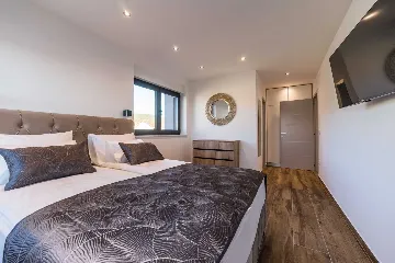 Beachfront Apartment for 6 Guests in Sveti Petar na Moru