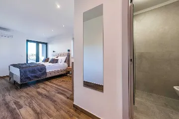 Beachfront Apartment for 6 Guests in Sveti Petar na Moru