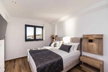 Beachfront Apartment for 6 Guests in Sveti Petar na Moru