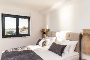 Beachfront Apartment for 6 Guests in Sveti Petar na Moru