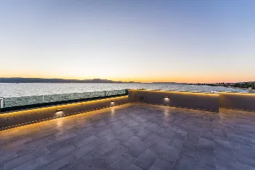 Beachfront Apartment for 6 Guests in Sveti Petar na Moru