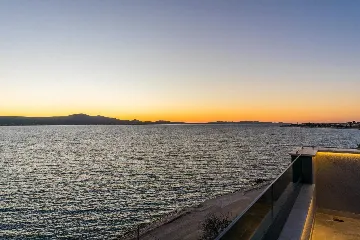 Beachfront Apartment for 6 Guests in Sveti Petar na Moru