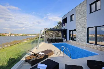 Modern 4-Bedroom Villa with Heated Pool in Nin