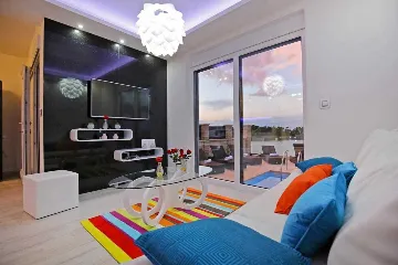 Modern 4-Bedroom Villa with Heated Pool in Nin