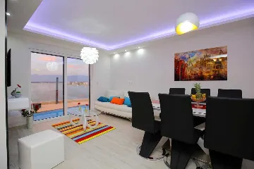 Modern 4-Bedroom Villa with Heated Pool in Nin