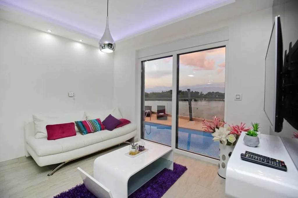 Modern 4-Bedroom Villa with Heated Pool in Nin