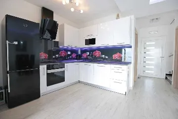 Modern 4-Bedroom Villa with Heated Pool in Nin