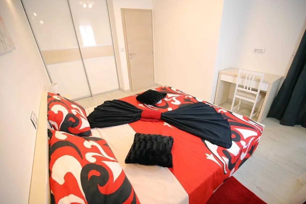 Modern 4-Bedroom Villa with Heated Pool in Nin
