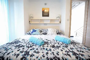 Modern 4-Bedroom Villa with Heated Pool in Nin