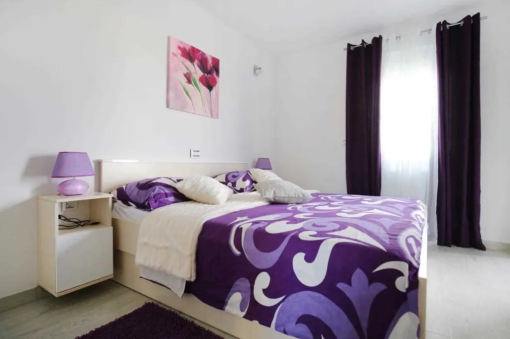 Modern 4-Bedroom Villa with Heated Pool in Nin