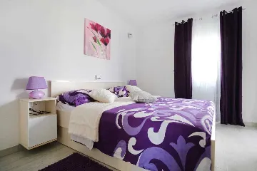 Modern 4-Bedroom Villa with Heated Pool in Nin