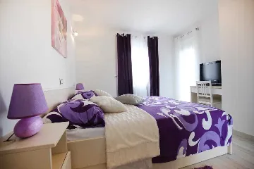 Modern 4-Bedroom Villa with Heated Pool in Nin