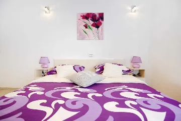 Modern 4-Bedroom Villa with Heated Pool in Nin