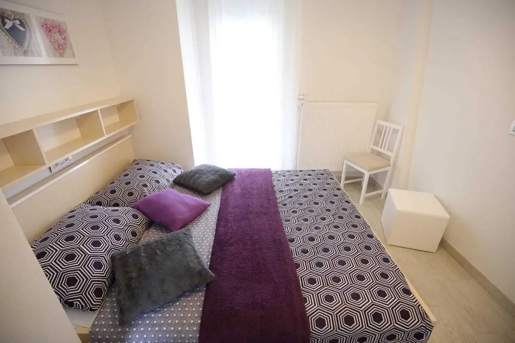 Modern 4-Bedroom Villa with Heated Pool in Nin