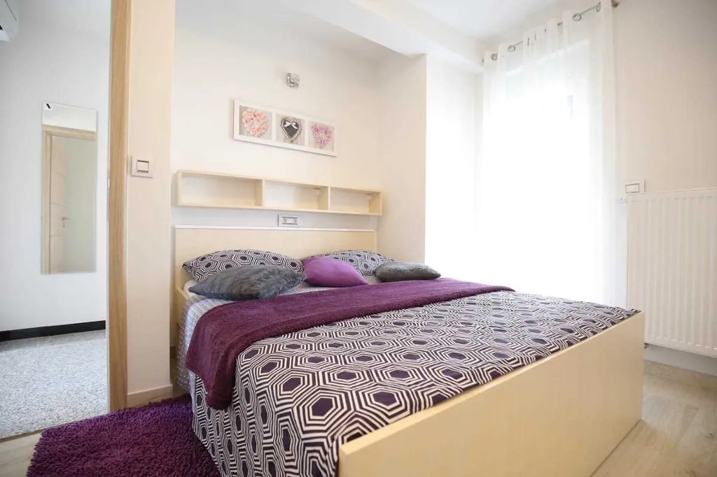Modern 4-Bedroom Villa with Heated Pool in Nin