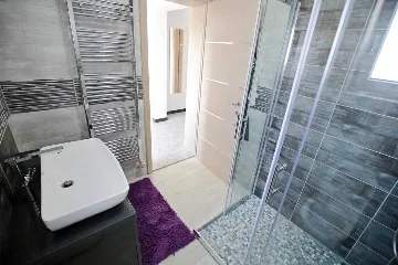 Modern 4-Bedroom Villa with Heated Pool in Nin