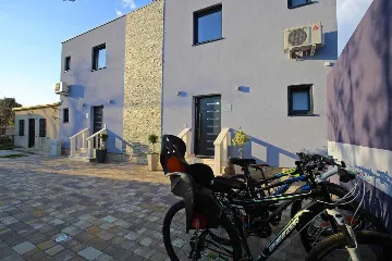 Modern 4-Bedroom Villa with Heated Pool in Nin