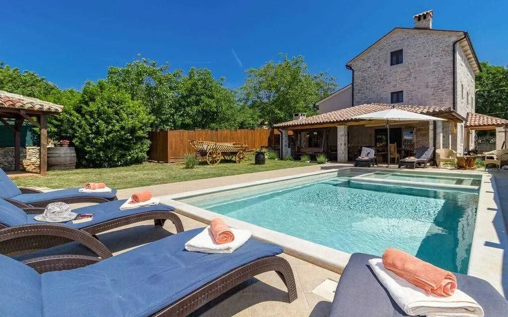 Manjadvorci 6-Bedroom Villa for Up to 17 Guests