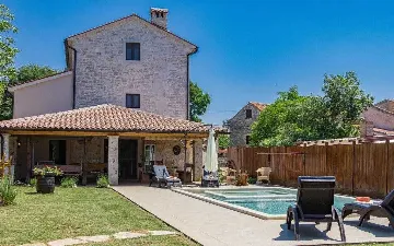 Manjadvorci 6-Bedroom Villa for Up to 17 Guests