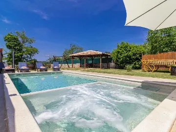 Manjadvorci 6-Bedroom Villa for Up to 17 Guests