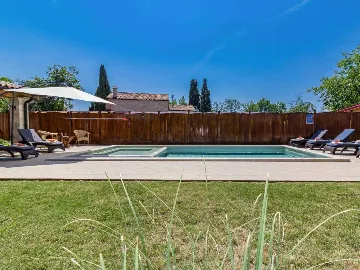 Manjadvorci 6-Bedroom Villa for Up to 17 Guests