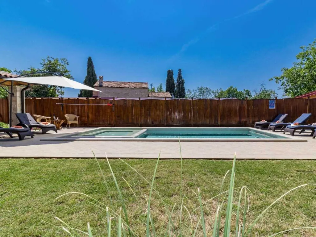 Manjadvorci 6-Bedroom Villa for Up to 17 Guests