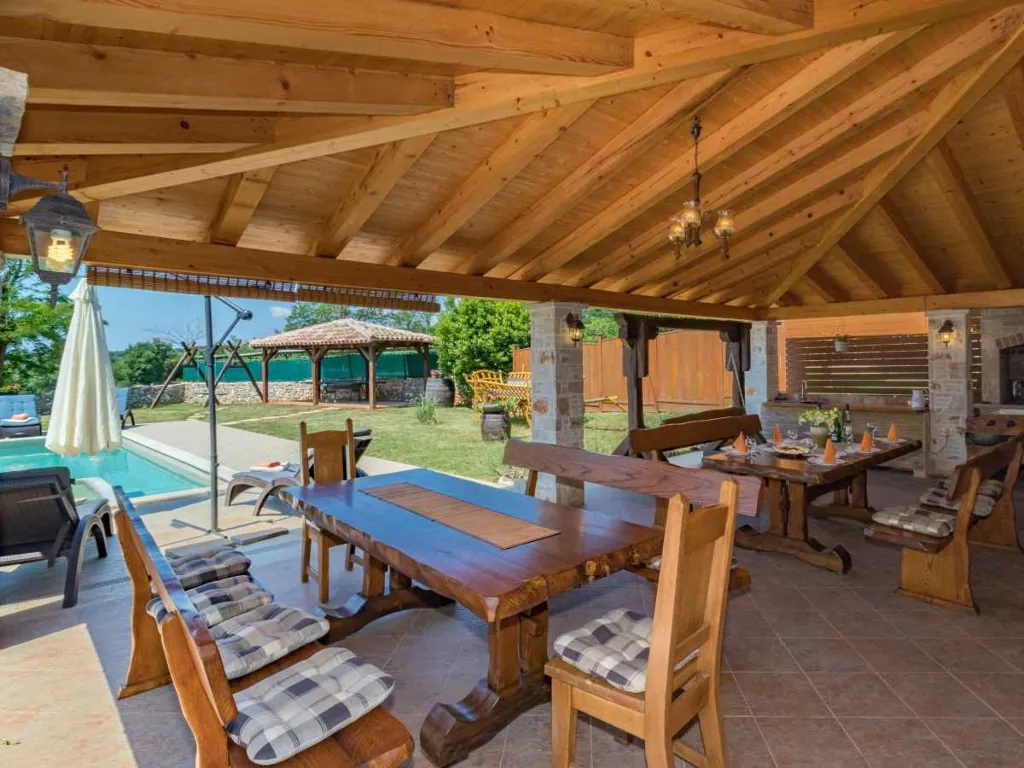 Manjadvorci 6-Bedroom Villa for Up to 17 Guests
