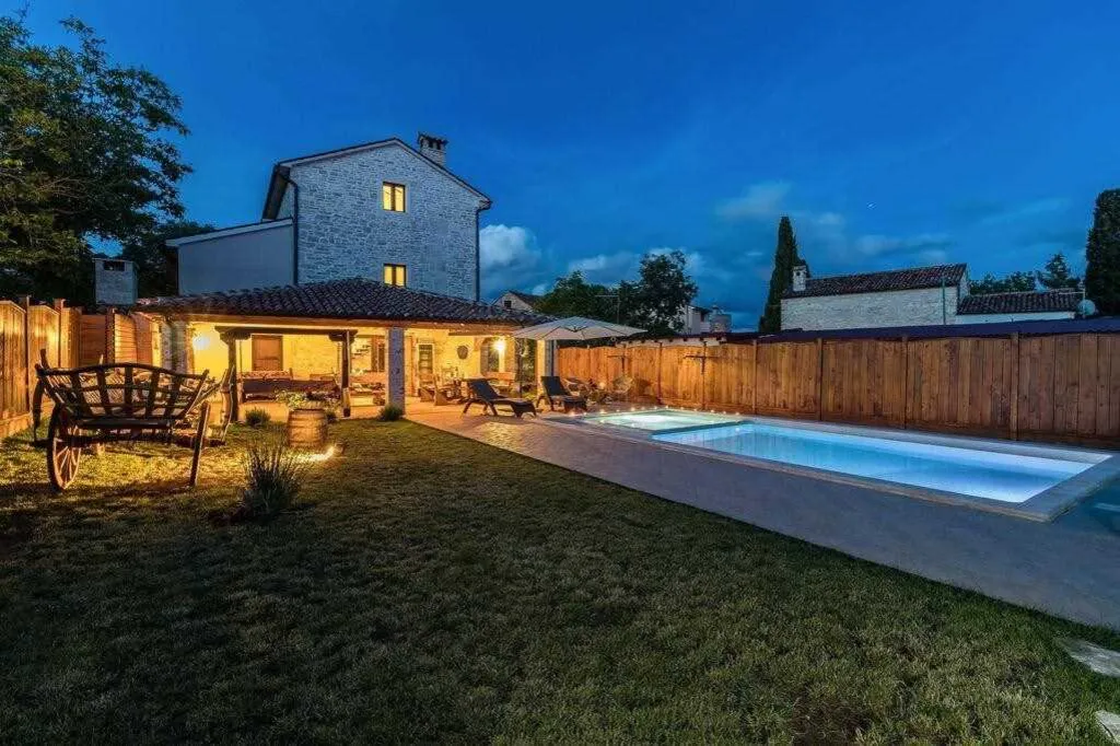 Manjadvorci 6-Bedroom Villa for Up to 17 Guests