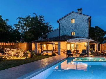 Manjadvorci 6-Bedroom Villa for Up to 17 Guests