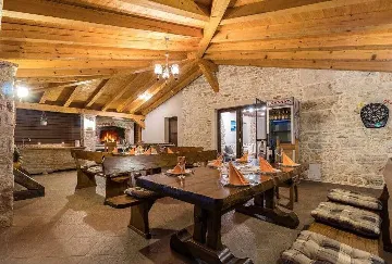 Manjadvorci 6-Bedroom Villa for Up to 17 Guests