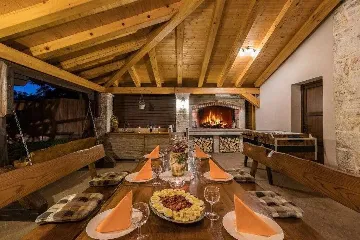 Manjadvorci 6-Bedroom Villa for Up to 17 Guests