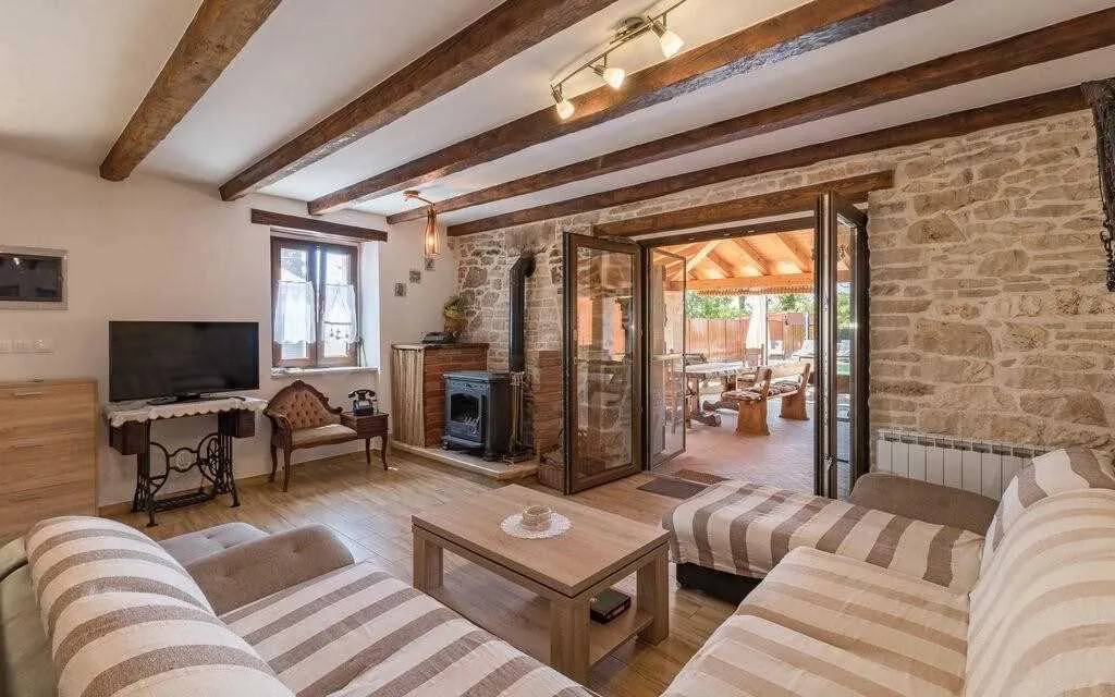 Manjadvorci 6-Bedroom Villa for Up to 17 Guests