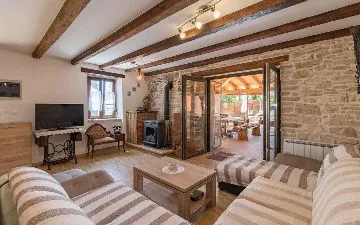 Manjadvorci 6-Bedroom Villa for Up to 17 Guests